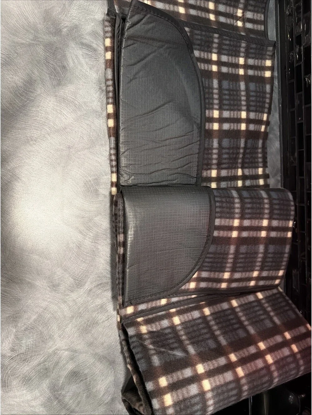 VGC FIELD & CO Soft Fleece Winter Plaid Roll Up Picnic Blanket.